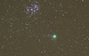 La cometa Machholz sotto le Pleiadi. Foto scattata da Paolo Caponnetto alle 22.12 del 06/01/05 da Frasso Sabino con una Nikon digitale (D70), obiettivo 70 mm f/5.6, in parallelo su Celestron 8. Posa di 303 sec.