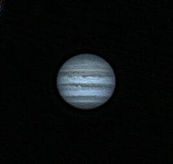 Giove ripreso da Bruno Pulcinelli da Toffia (RI) alle 01:30 del 17/04/17. Maksutov MK127 “Black Diamond” con Barlow 2x. Camera planetaria ASI120MC, video di 60sec. Elaborazione con Autostakkert 2 e Registax 6.